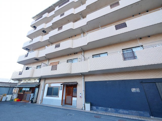 アルファパレス