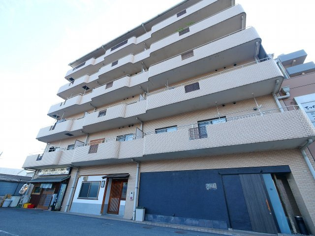 アルファパレス