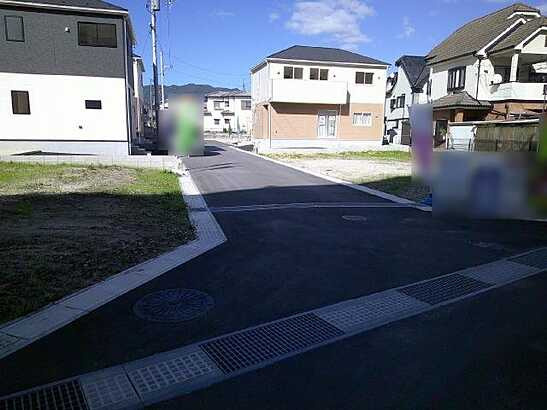 【前面道路含む現地写真】