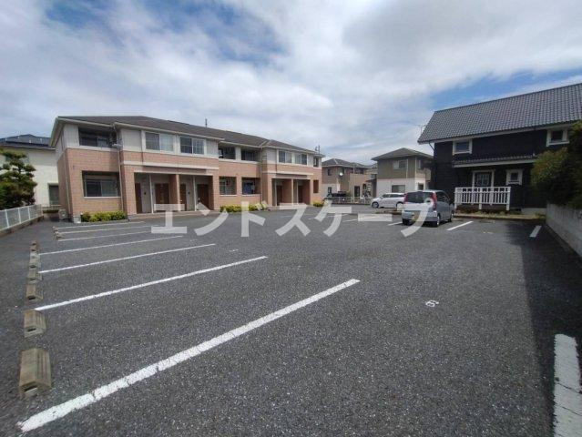 パラモアの駐車場|高崎、前橋のお部屋探しはエンドスケープまで！お客様の理想お聞かせ下さい♪