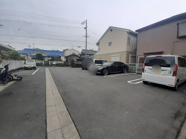 フローラの駐車場