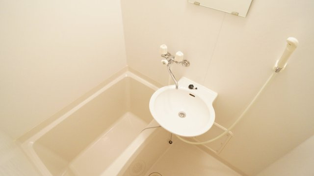 レオパレス新堂の浴室|シンプルで使いやすいお風呂