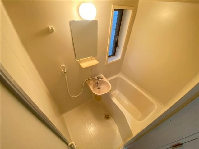 鎌倉ハイツの浴室