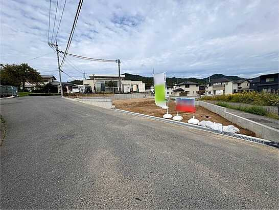 【前面道路含む現地写真】