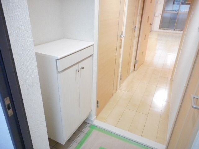 アベニール国立の玄関