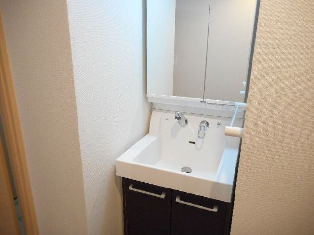 アベニール国立の独立洗面台