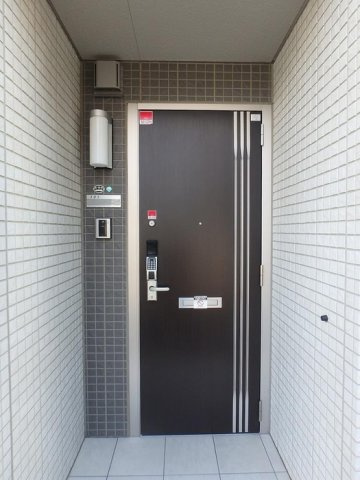 ナスガ　Aの玄関