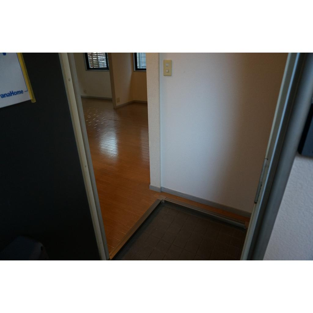 ハイツまいの玄関