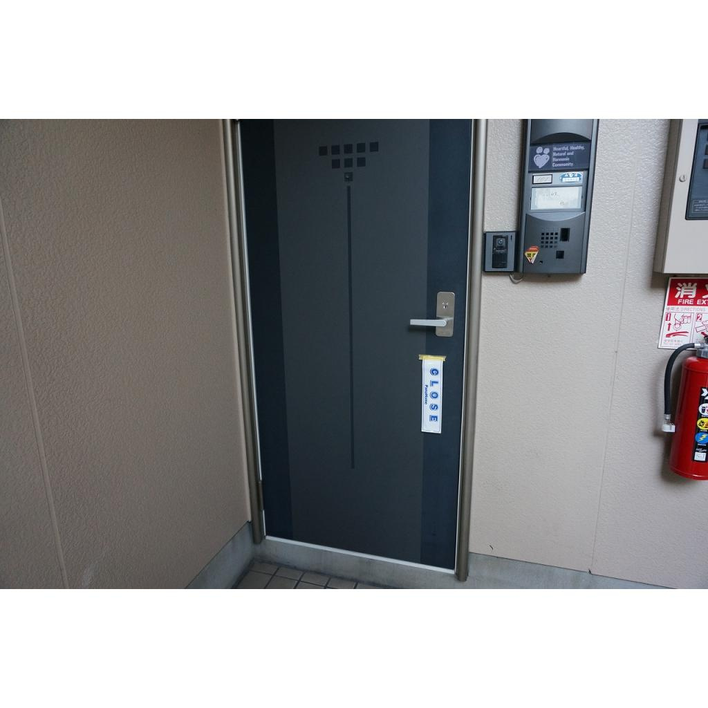 ハイツまいの玄関