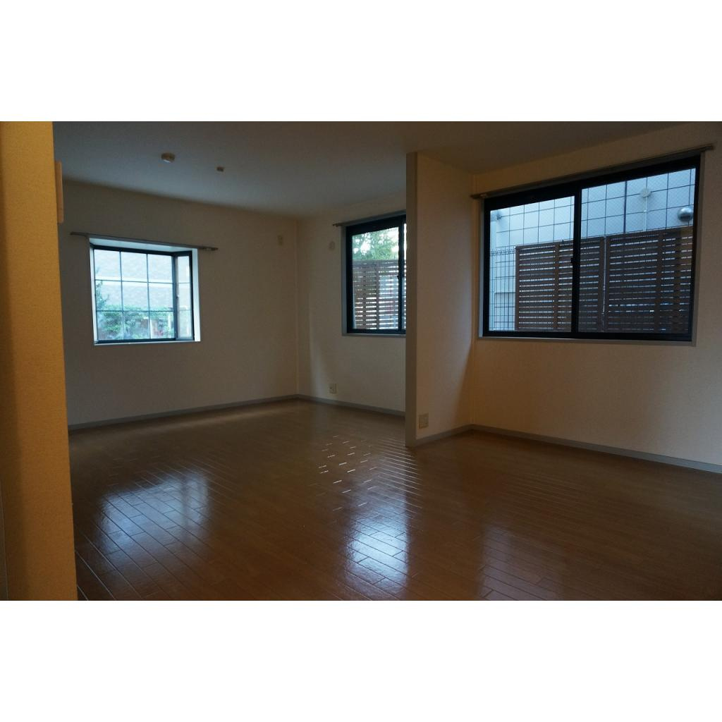 ハイツまいの居間・リビング