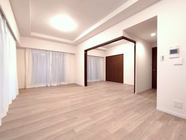 クレッセントグランコートの居間・リビング