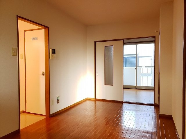 高安グリーンハイツの居間・リビング