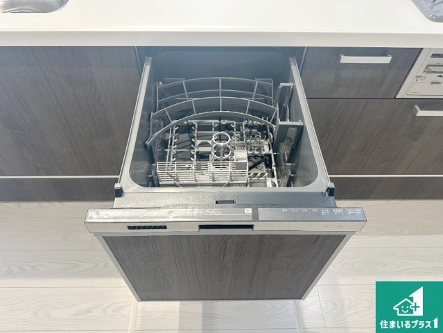 豊中市東豊中町　第1期　新築一戸建ての設備|食事後の一仕事、食器洗いをボタン一つでお任せできちゃいます！場所を取らないビルトイン式なので、お料理スペースもしっかり確保！