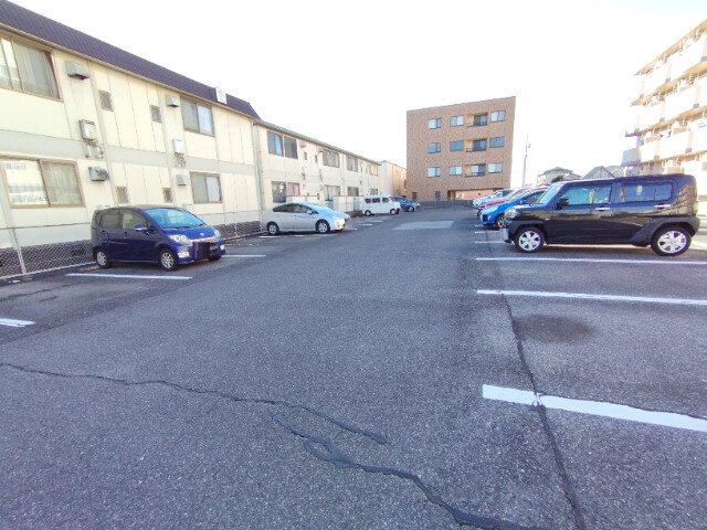 エキスパートヴィラの駐車場