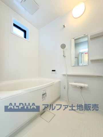 ~東大和新堀~Brand-New Detached Houseの浴室|【Reheating function】
◆追い焚き機能◆冷めた湯舟はいつでも追い焚きが可能。少しでも水道・ガス代金の節約に、そしていつでも暖かな湯船に入ることが出来ますね。