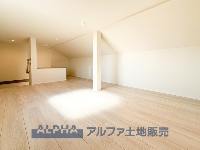 ~東大和新堀~Brand-New Detached Houseの収納|【Grenier】
◆グルニエ◆大好きな書籍、大事なアクセサリー、そして大切な思い出の品々。そんなものを傍らにそっと置いておきたい。そんな時に重宝しますね
