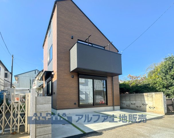 ~東大和新堀~Brand-New Detached Houseの前面道路含む現地写真|【outward appearance】
◆時を忘れる場所◆みんなが集い、食事と楽しい会話が始まる。話に夢中になり、ついつい時を忘れ夜半過ぎになってしまう。そんな束の間の幸せを感じさせてくれる場所。