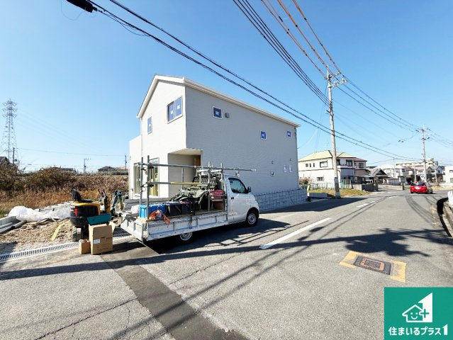 泉佐野市鶴原　第2期　新築一戸建ての前面道路含む現地写真|周辺は落ち着いた街並みの住宅地！子育てがしやすい住環境です！まだ未完成ですが、現地でしかわからない事もございます。是非一度ご覧ください。