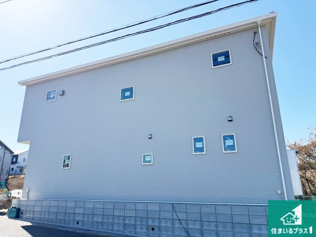 泉佐野市鶴原　第2期　新築一戸建ての外観|周辺は落ち着いた街並みの住宅地！子育てがしやすい住環境です！まだ未完成ですが、現地でしかわからない事もございます。是非一度ご覧ください。