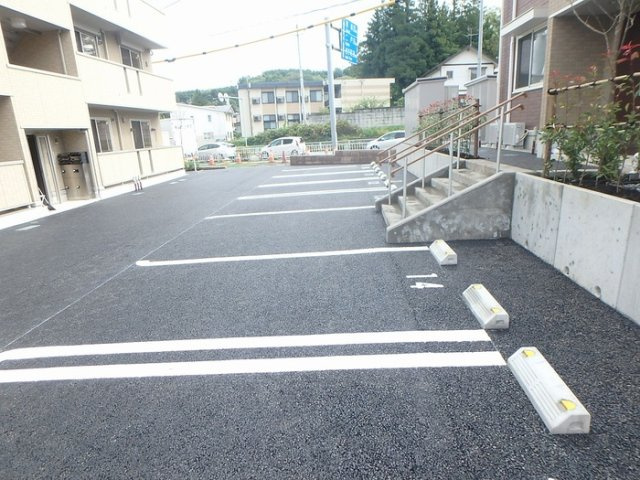 グローリアスⅢの駐車場