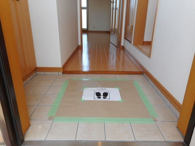 ベル・ソレイユＢの玄関