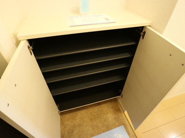 レトア歴木Bの玄関|シューズボックス
※他号室の写真です