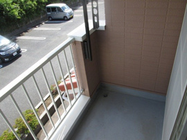 バルコニーからの眺めを楽しみながら食事をしませんか