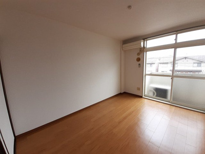 【居間・リビング】 | グリーンハイツ三木 | リビングです