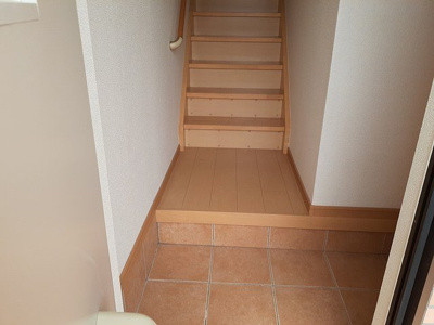 【玄関】 | セレーノ・Ａ | 明るい玄関です