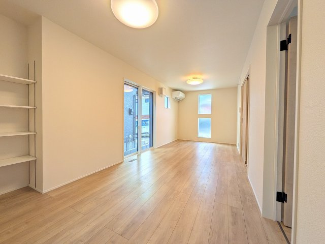 八王子市　散田町　新築一戸建て　２期の内装|～15.1帖の明るいLDKで家族団欒の時間をお過ごしいただけます～