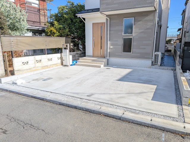 八王子市　散田町　新築一戸建て　２期の駐車場|～並列2台駐車可能カースペース～