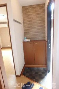 柏崎市北半田１丁目のアパートの玄関