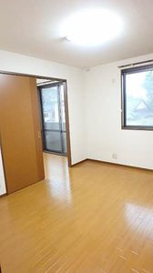柏崎市北半田１丁目のアパートの寝室