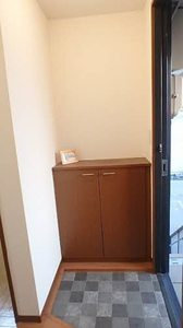 柏崎市北半田１丁目のアパートの玄関