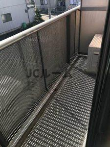 柏崎市北半田１丁目のアパートのバルコニー