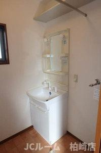柏崎市北半田１丁目のアパートの洗面所