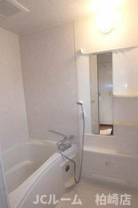 柏崎市北半田１丁目のアパートの浴室