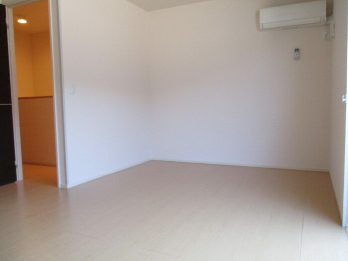 ファミーユルポの居間・リビング