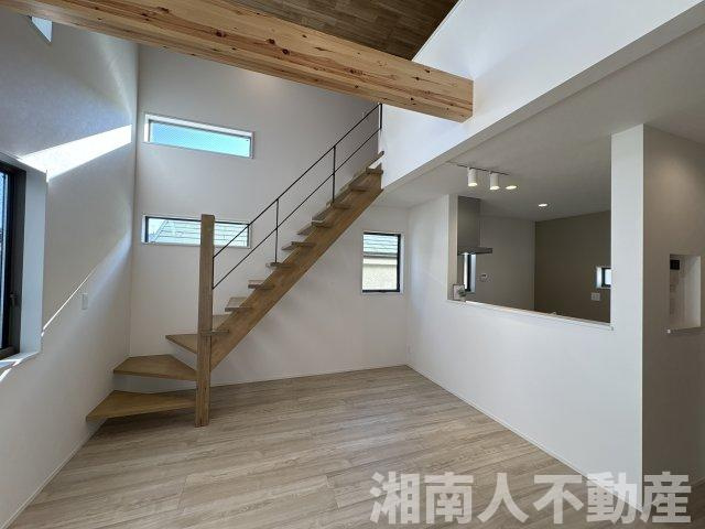 茅ヶ崎市菱沼１丁目　の居間・リビング|こちらの居間で趣味の時間をお楽しみください