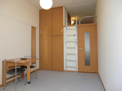 【居間・リビング】 | レオパレスＭＡＲＩＥ | 同タイプ物件の為、形状や間取寸法、色調等が実際とは異なります