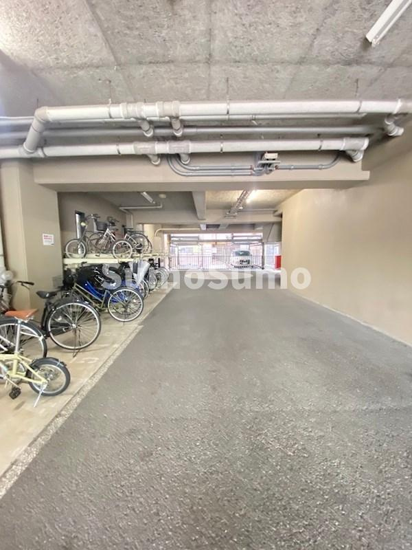 ジェイド博多の駐車場