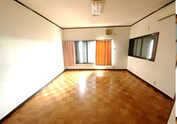 【洋室】 | 桐山寮 | 角部屋の洋間部分です。部屋によって多少間取りは変わりますがイメージはこの通り。