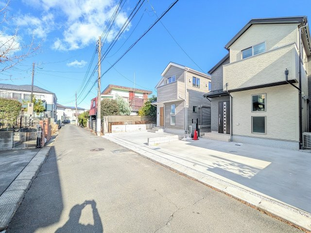 八王子市　散田町　新築一戸建て　２期の前面道路含む現地写真|～西側4ｍ道路に面しています～