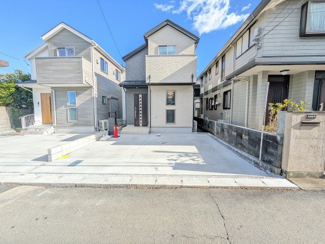 八王子市　散田町　新築一戸建て　２期の駐車場|～並列2台駐車可能カースペース～