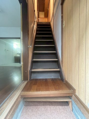 山手戸建の玄関