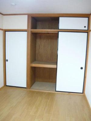 【その他共用部分】 | Ｖｉｌｌａｇｅポポ | こまごまとしたものを収納できそうですね