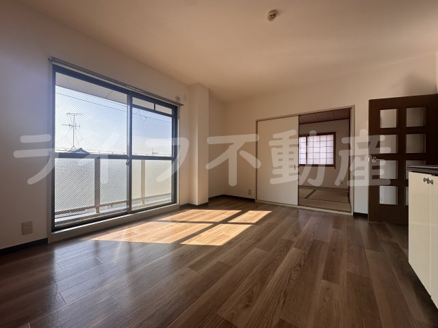 シンフォニーレジデンス石切の居間・リビング|使いやすい居間です