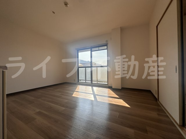 シンフォニーレジデンス石切の内装|明るい色調の室内です