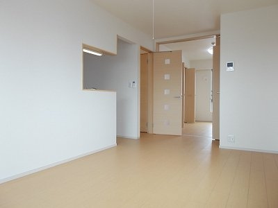 【居間・リビング】 | プラシード・セレノ・カーサ | こちらの居間で趣味の時間をお楽しみください