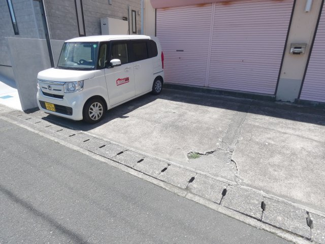 神立マンションの駐車場